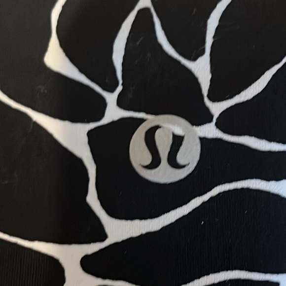 Rose print lululemon leggings - Picture 4 of 4